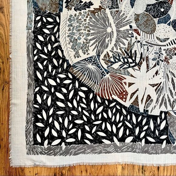 Oversized Square Lightweight Blanket Scarf, Artsy Floral Print, NWT, 53”… - Picture 9 of 14